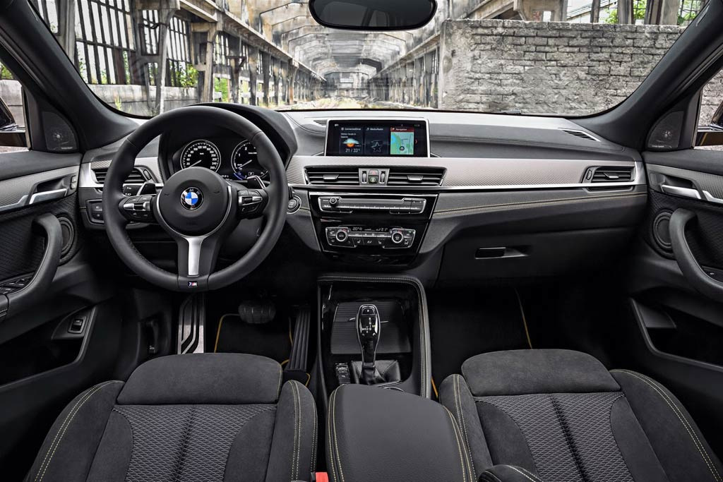 Огляд компактного кросовера BMW X2