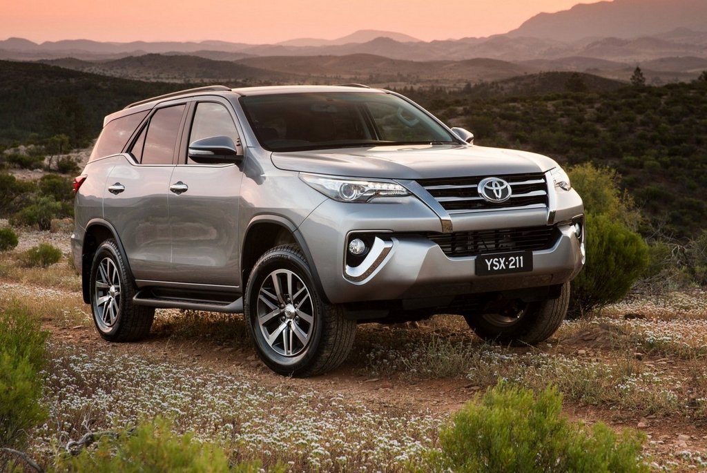 Огляд семимісного рамного позашляховика Toyota Fortuner