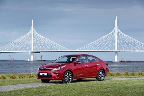 Огляд четвертого покоління седана KIA Rio Фото 1