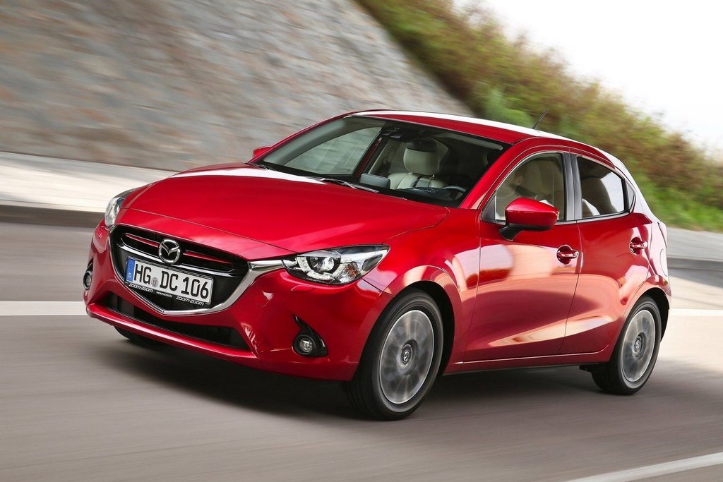 Компактний п’ятидверний хетчбек Mazda 2