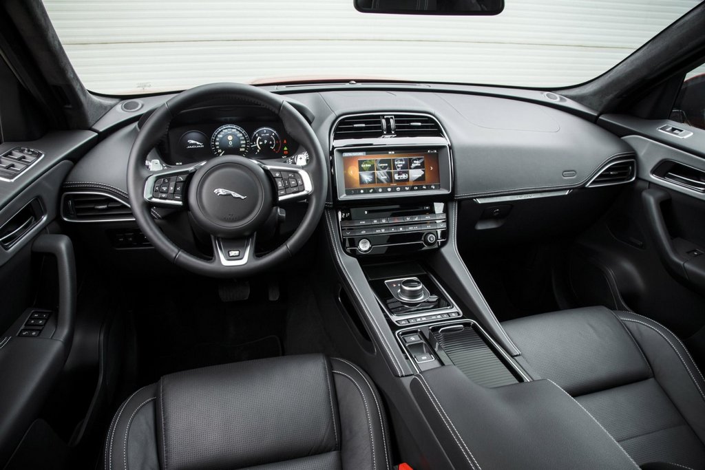 Огляд преміального кросовера Jaguar F-Pace
