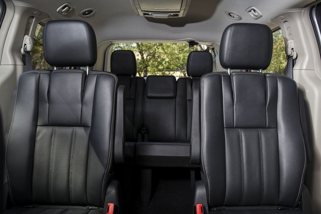 Семимісний мінівен Dodge Grand Caravan п’ятого покоління