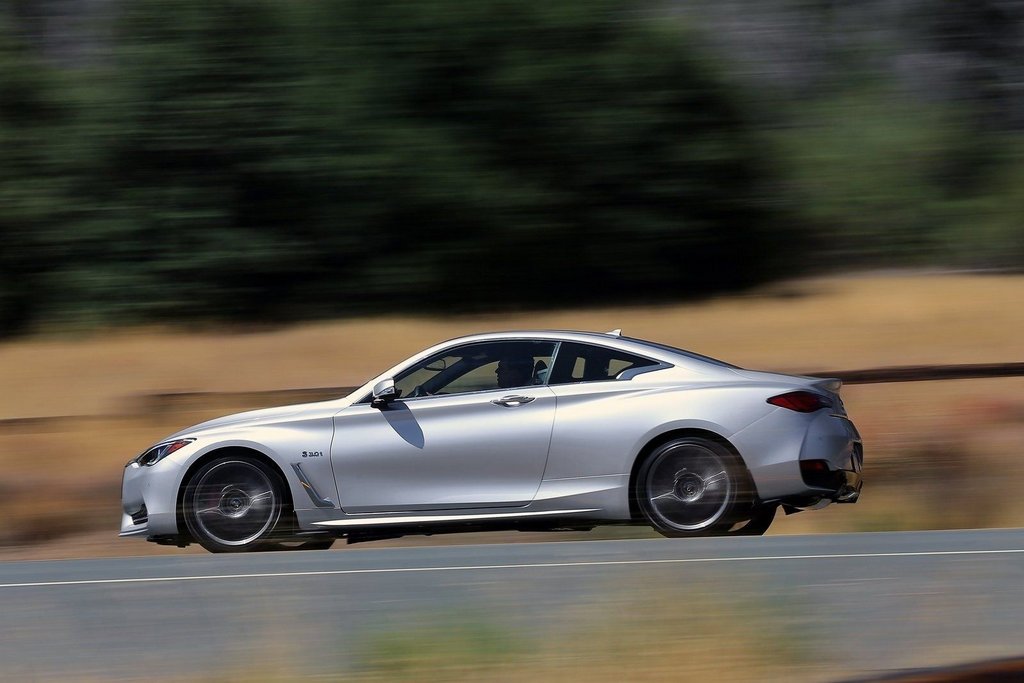 Огляд спортивного купе Infiniti Q60