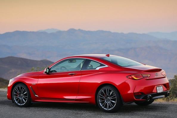 Огляд спортивного купе Infiniti Q60 Фото 5