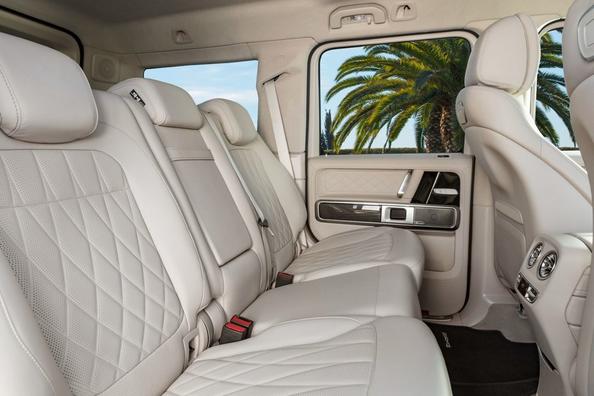 Рестайлінгова модель позашляховика Mercedes-Benz G-Class Фото 8