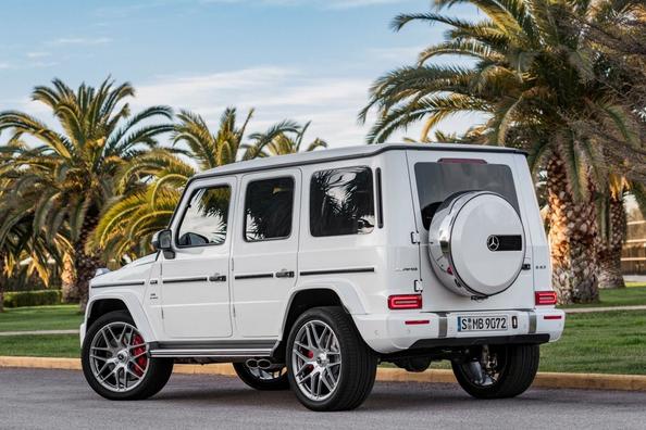 Рестайлінгова модель позашляховика Mercedes-Benz G-Class Фото 3