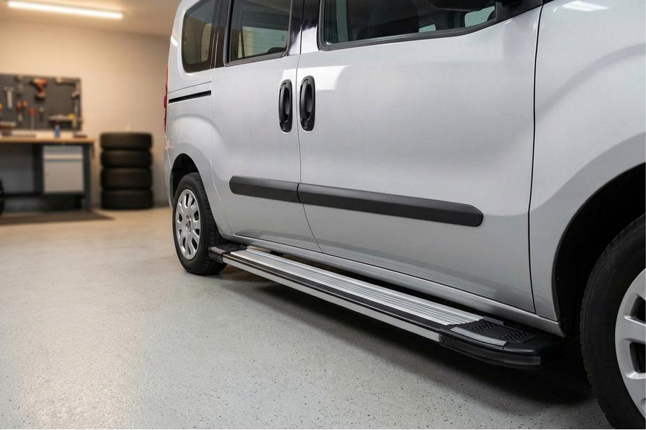 Fiat Doblo II 2010-2022 рр. Бокові пороги Rainbow (2 шт., алюміній) Image