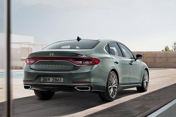 Шосте покоління седана Hyundai Grandeur Фото 10