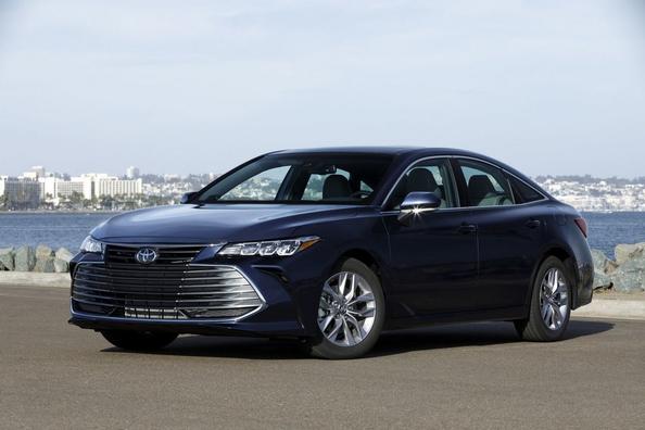 П’яте покоління флагманського седана Toyota Avalon Фото 10