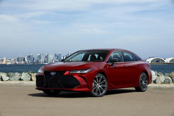 П’яте покоління флагманського седана Toyota Avalon Фото 1