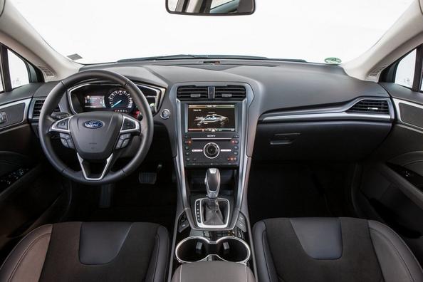 Огляд середньорозмірного седана Ford Mondeo Фото 5