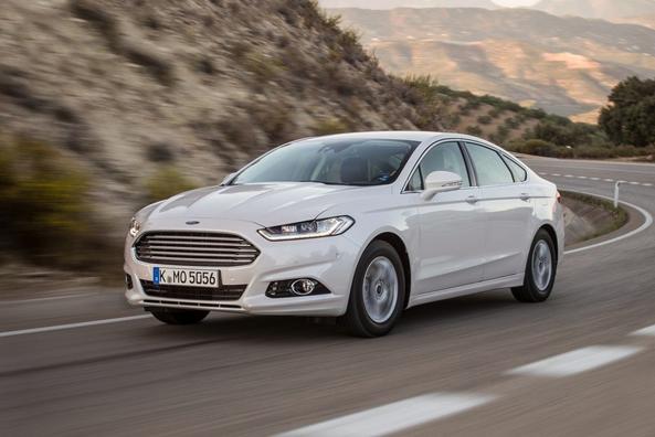 Огляд середньорозмірного седана Ford Mondeo Фото 11
