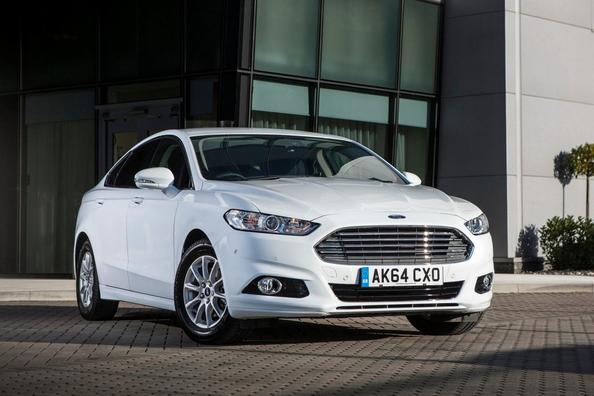 Огляд середньорозмірного седана Ford Mondeo Фото 10