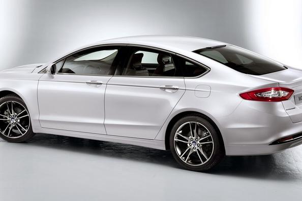 Огляд середньорозмірного седана Ford Mondeo Фото 12