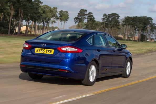 Огляд середньорозмірного седана Ford Mondeo Фото 9