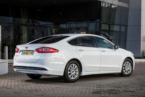 Огляд середньорозмірного седана Ford Mondeo Фото 8
