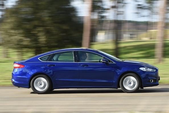 Огляд середньорозмірного седана Ford Mondeo Фото 4