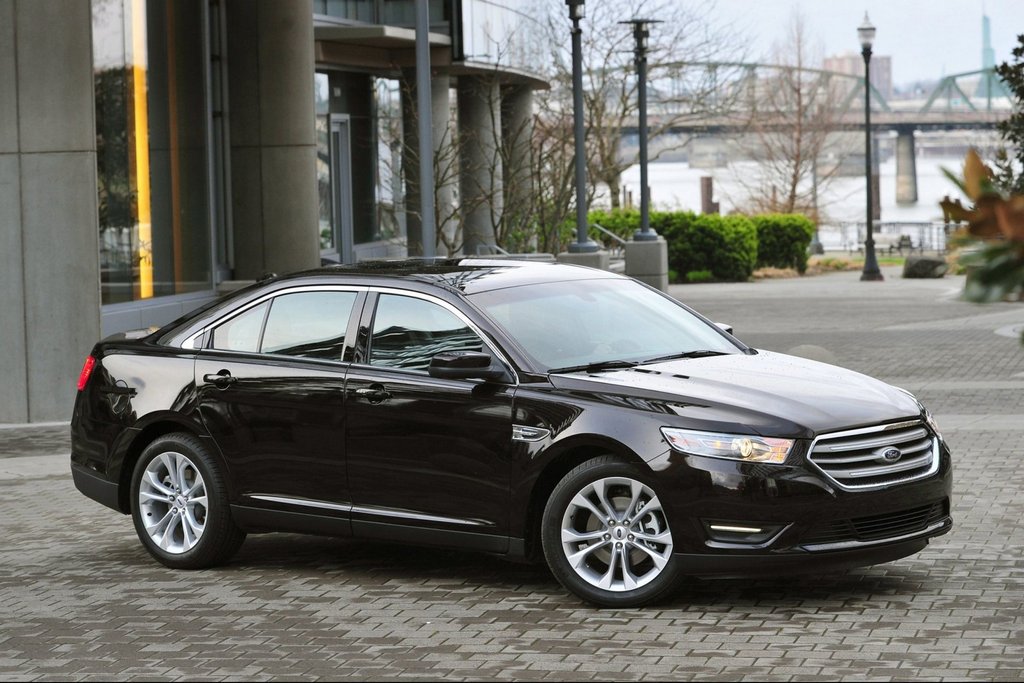 Огляд люксового седана Ford Taurus