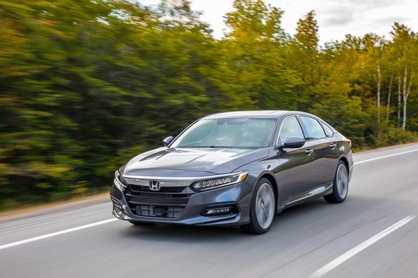 Огляд десятого покоління седана Honda Accord Фото 9