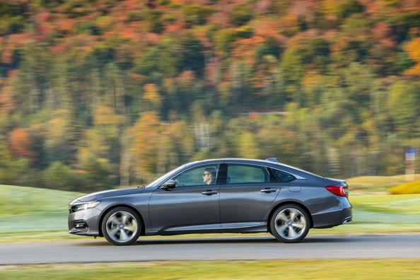 Огляд десятого покоління седана Honda Accord Фото 4