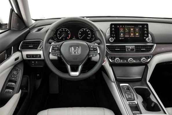 Огляд десятого покоління седана Honda Accord Фото 5
