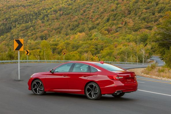 Огляд десятого покоління седана Honda Accord Фото 12