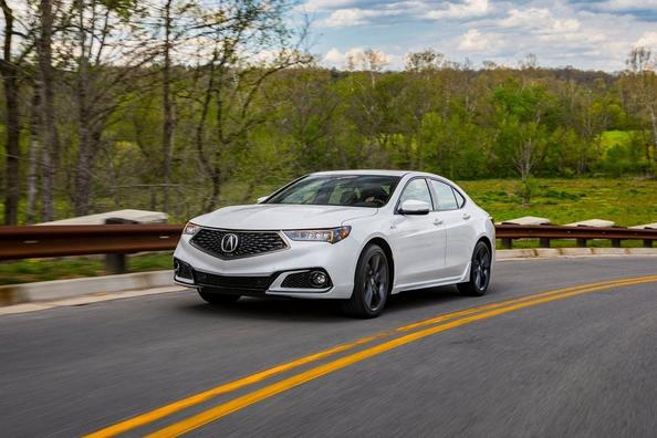 Рестайлінгова версія седана Acura TLX Фото 9