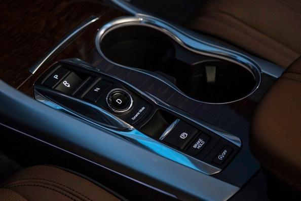 Рестайлінгова версія седана Acura TLX Фото 7