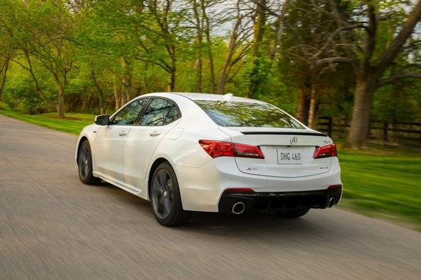 Рестайлінгова версія седана Acura TLX Фото 4