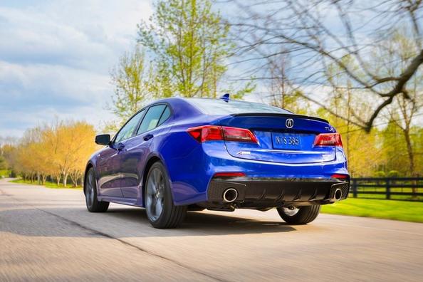 Рестайлінгова версія седана Acura TLX Фото 12