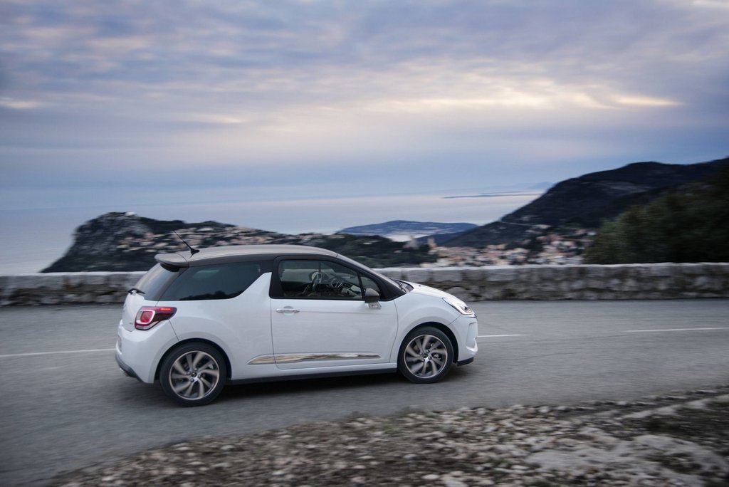 Трьохдверний компактний хетчбек Citroen DS3