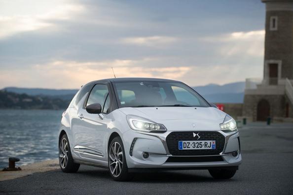Трьохдверний компактний хетчбек Citroen DS3