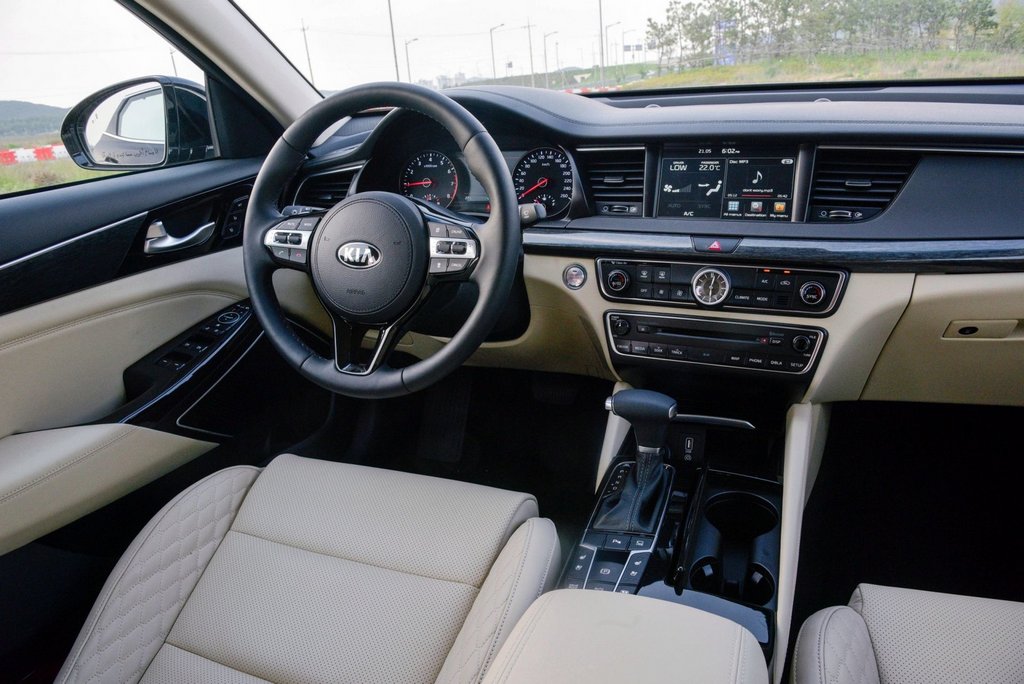 Друге покоління седана KIA Cadenza