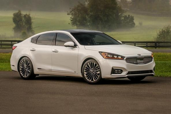 Друге покоління седана KIA Cadenza Фото 11
