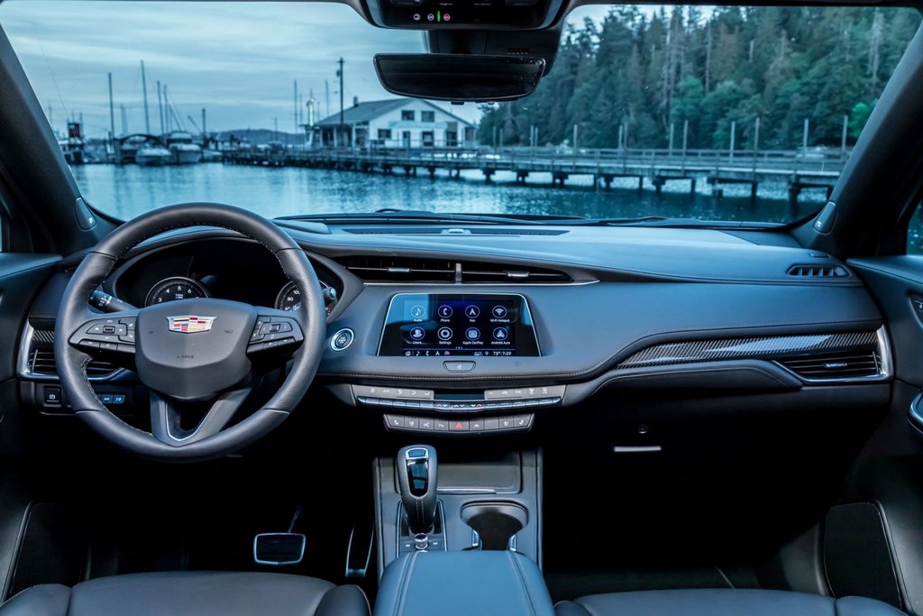 Компактний люксовий кросовер Cadillac XT4