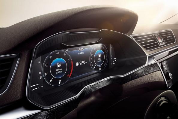 Огляд оновленого лифтбэка Skoda Superb 2019 року Фото 5