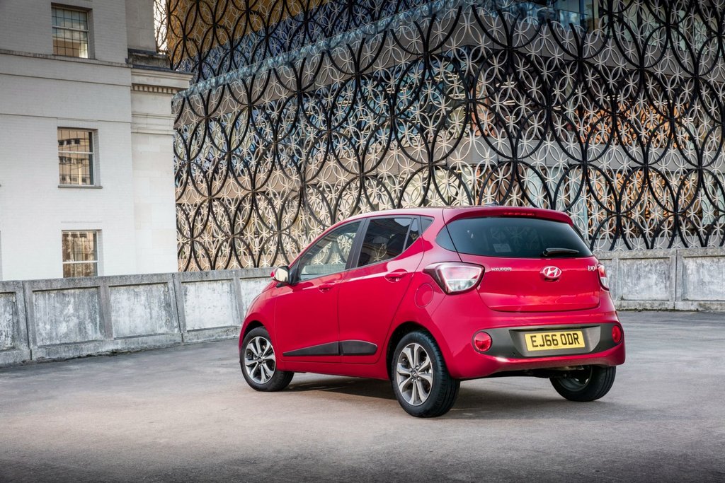 Компактний п’ятидверний хетчбек Hyundai i10