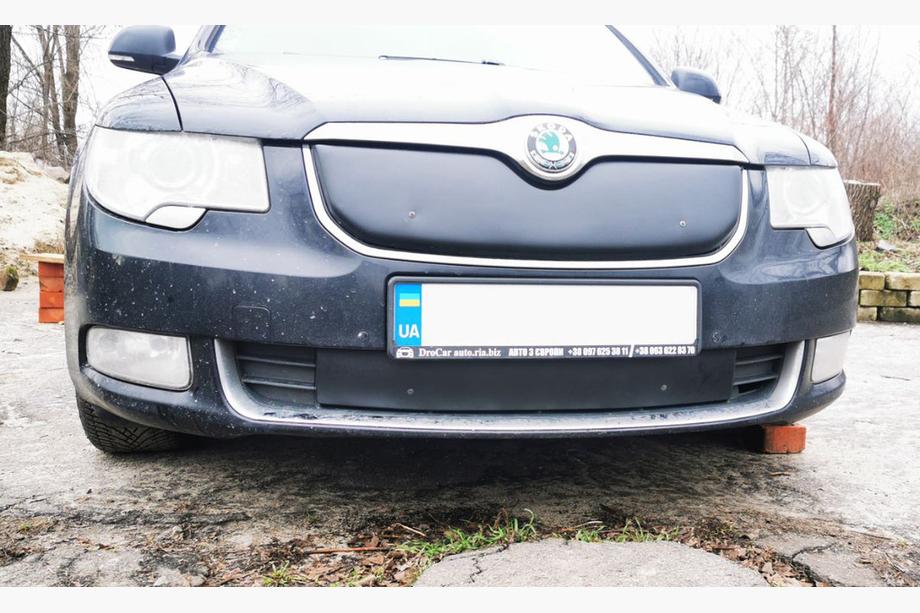 Skoda Superb 2009-2015 рр. Зимова накладка на решітку (Верхня, 2008-2013) Фото 3
