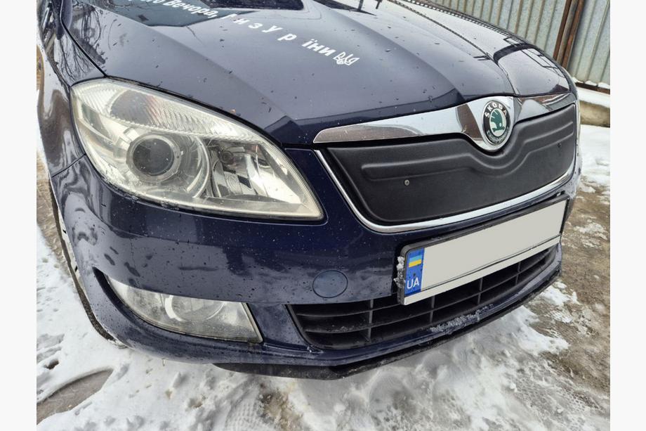 Skoda Roomster 2006-2015 рр. Зимова накладка на решітку (2010+, верхня) Image