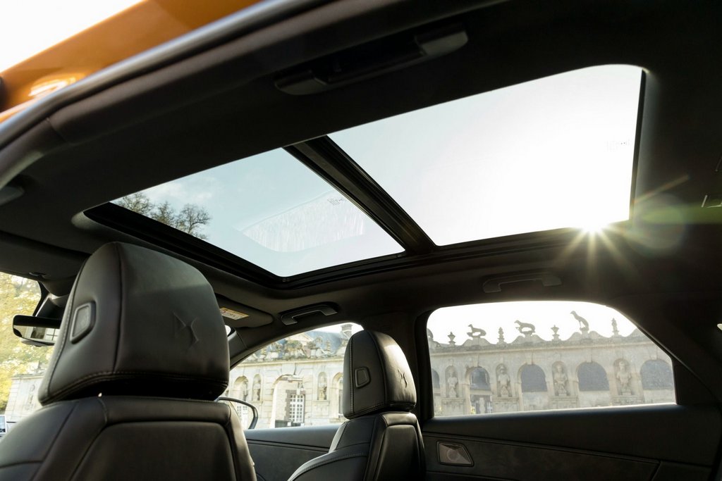 Компактний люксовий кросовер DS 7 Crossback