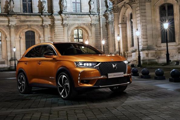 Компактний люксовий кросовер DS 7 Crossback