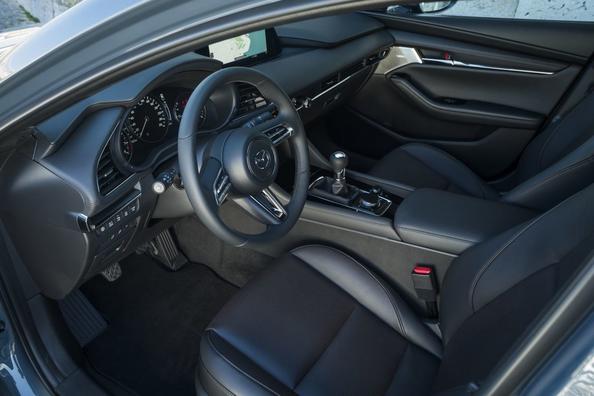 Компактний хетчбек Mazda 3 четвертого покоління Фото 6