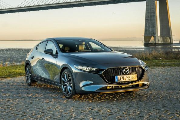 Компактний хетчбек Mazda 3 четвертого покоління Фото 11