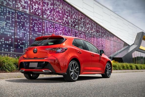 Нове покоління п’ятидверного хетчбека Toyota Corolla Фото 10