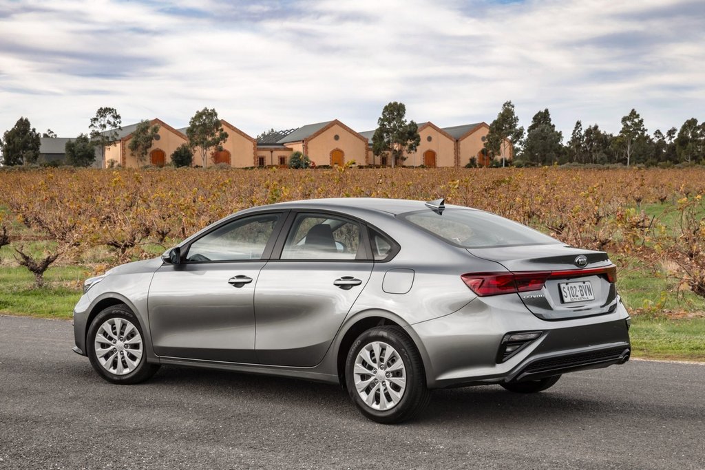Компактний седан Kia Cerato четвертого покоління