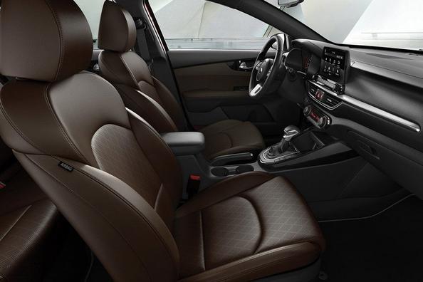 Компактний седан Kia Cerato четвертого покоління Фото 8