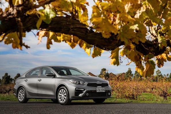 Компактний седан Kia Cerato четвертого покоління Фото 6
