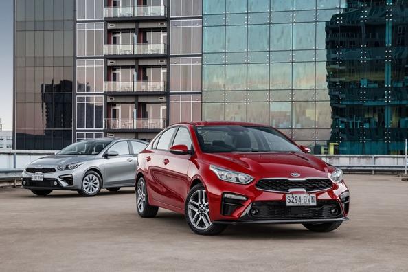 Компактний седан Kia Cerato четвертого покоління Фото 3
