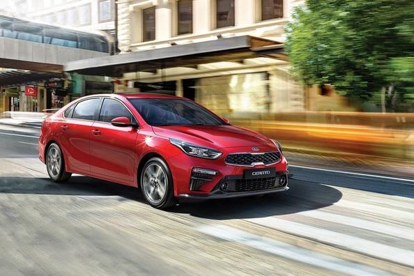 Компактний седан Kia Cerato четвертого покоління Фото 1