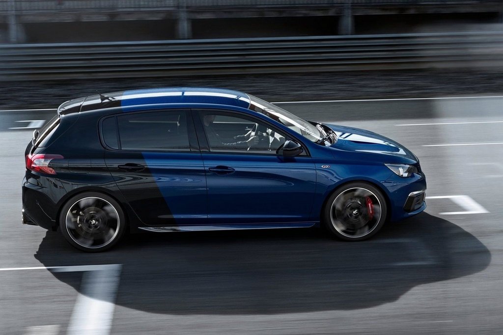 Огляд зарядженого п’ятидверного хетчбека Peugeot 308 GTi